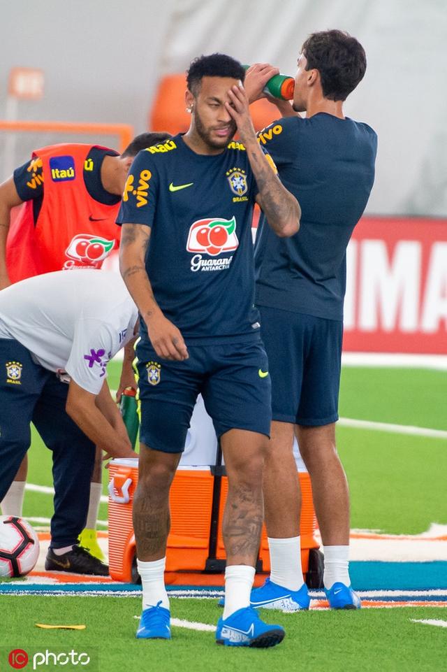 不仅是球迷 不仅是球迷