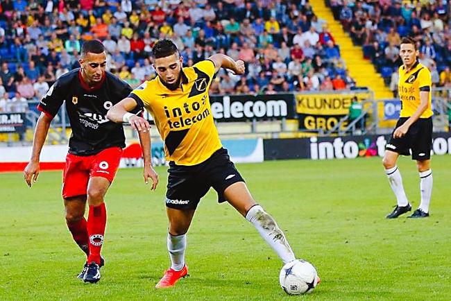 他不仅能依 他不仅能依