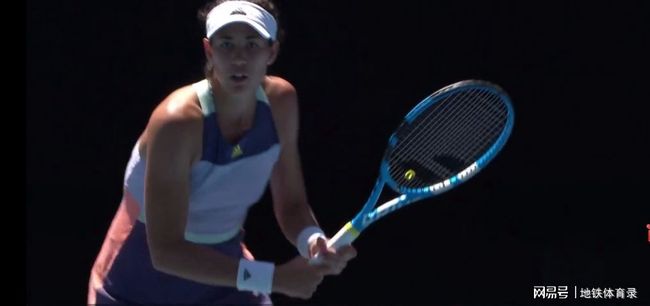 表现却截然 表现却截然